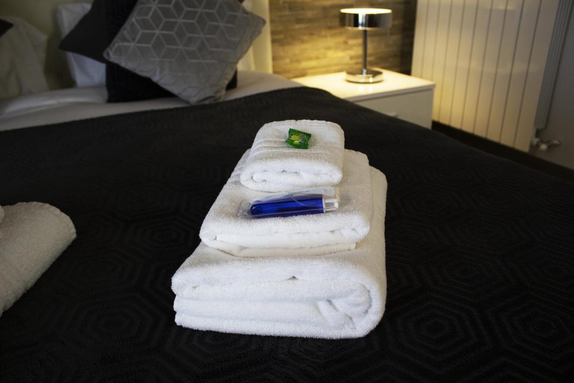 Bb Tortona Bed and Breakfast Milaan Buitenkant foto